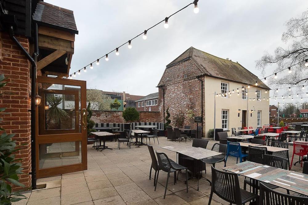 The Hatchet Inn Wetherspoon Newbury  Luaran gambar