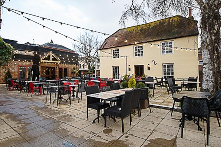 The Hatchet Inn Wetherspoon Newbury  Luaran gambar